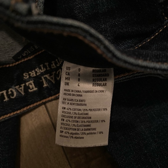 Super Stretchy American Eagles Distressed Jeans 0 - Picture 3 of 4